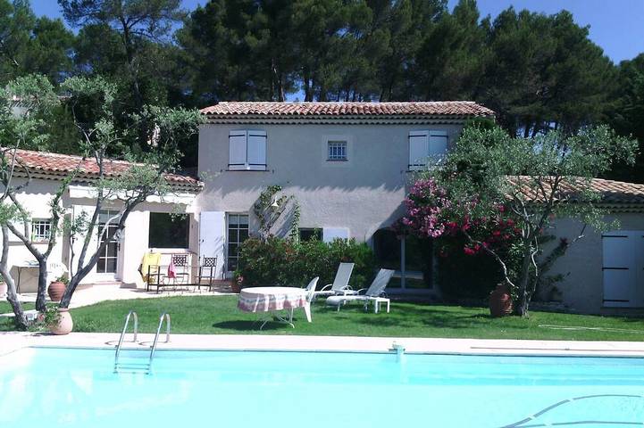 Location de vacances pour 7 personnes, avec terrasse et jardin, animaux acceptés à Fuveau