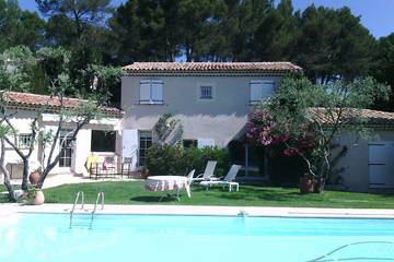 Location de vacances pour 7 personnes, avec terrasse et jardin, animaux acceptés à Fuveau