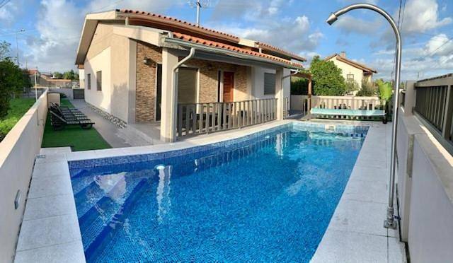 Gîte pour 6 personnes, avec vue ainsi que piscine et jardin dans Albergaria-a-Velha