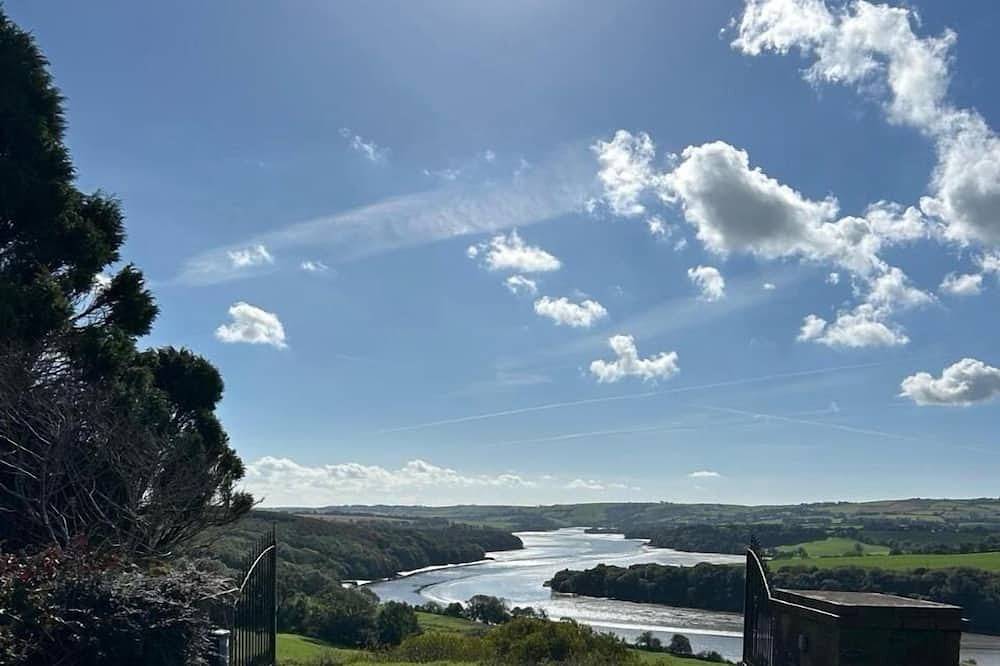The Waterfront House 9 minutes drive to Kinsale,6 bedrooms , sleeps 18 guests in Condado de Cork