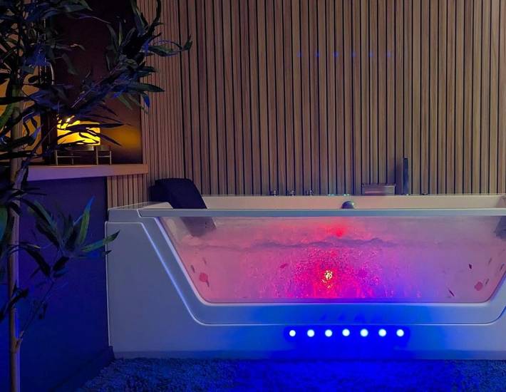 Gîte pour 2 personnes, avec terrasse et jacuzzi à Cébazat