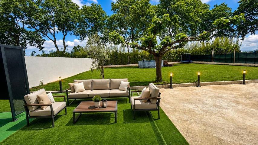 Chalet para 13 personas, con jardín y vistas además de piscina y piscina para niños, Familias con niños - 1