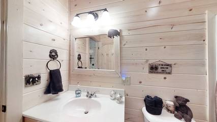 Chalet for 4 Guests in Pigeon Forge, Sevier County, Picture 2
