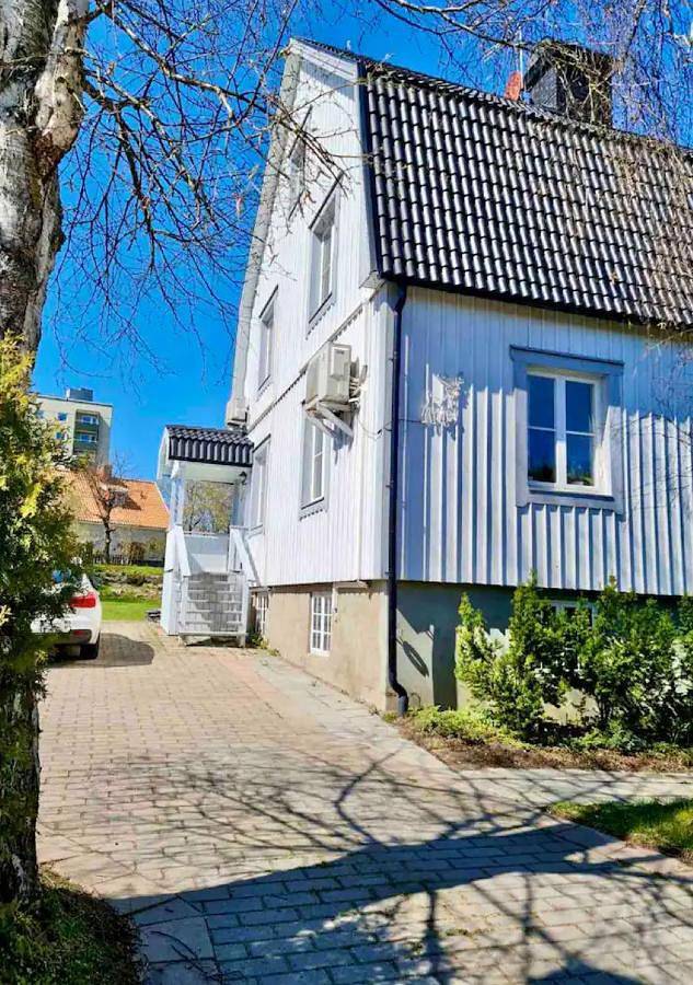 Appartement entier, Apartment with Balcony in Västeras, Västmanland