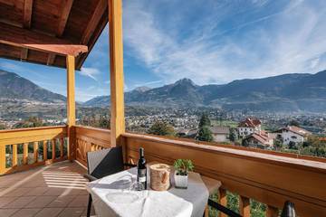 Hotel für 4 Personen, mit Ausblick und Pool sowie Sauna und Garten in Marling