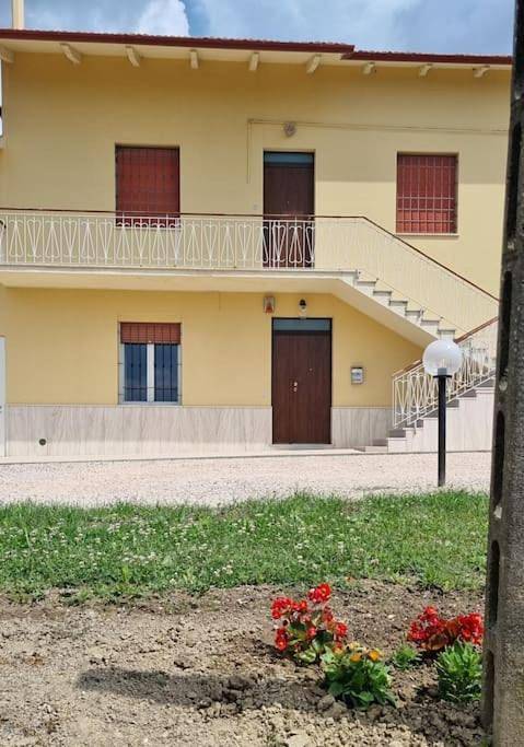 Appartamento per 5 persone, con Panorama a Montecosaro