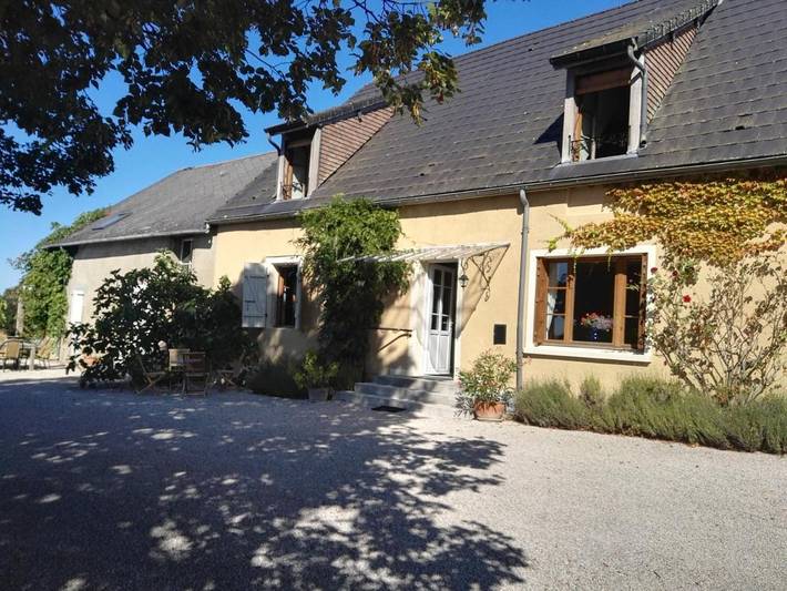 Location de vacances pour 6 personnes, avec jardin ainsi que piscine et vue à Millay - 2