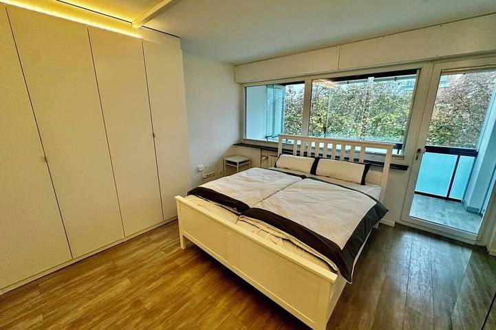 Ganze Wohnung, Zentrale 3-Zi Wohnung Karlsruhe | 2 Balkone & WLAN in Karlsruhe, Rheinebene