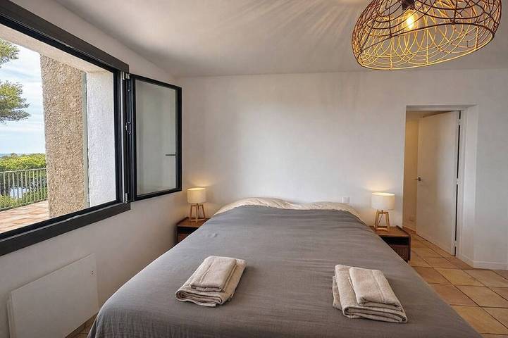 Location de vacances pour 12 personnes, avec jardin ainsi que terrasse et jacuzzi dans Port du Niel - 4