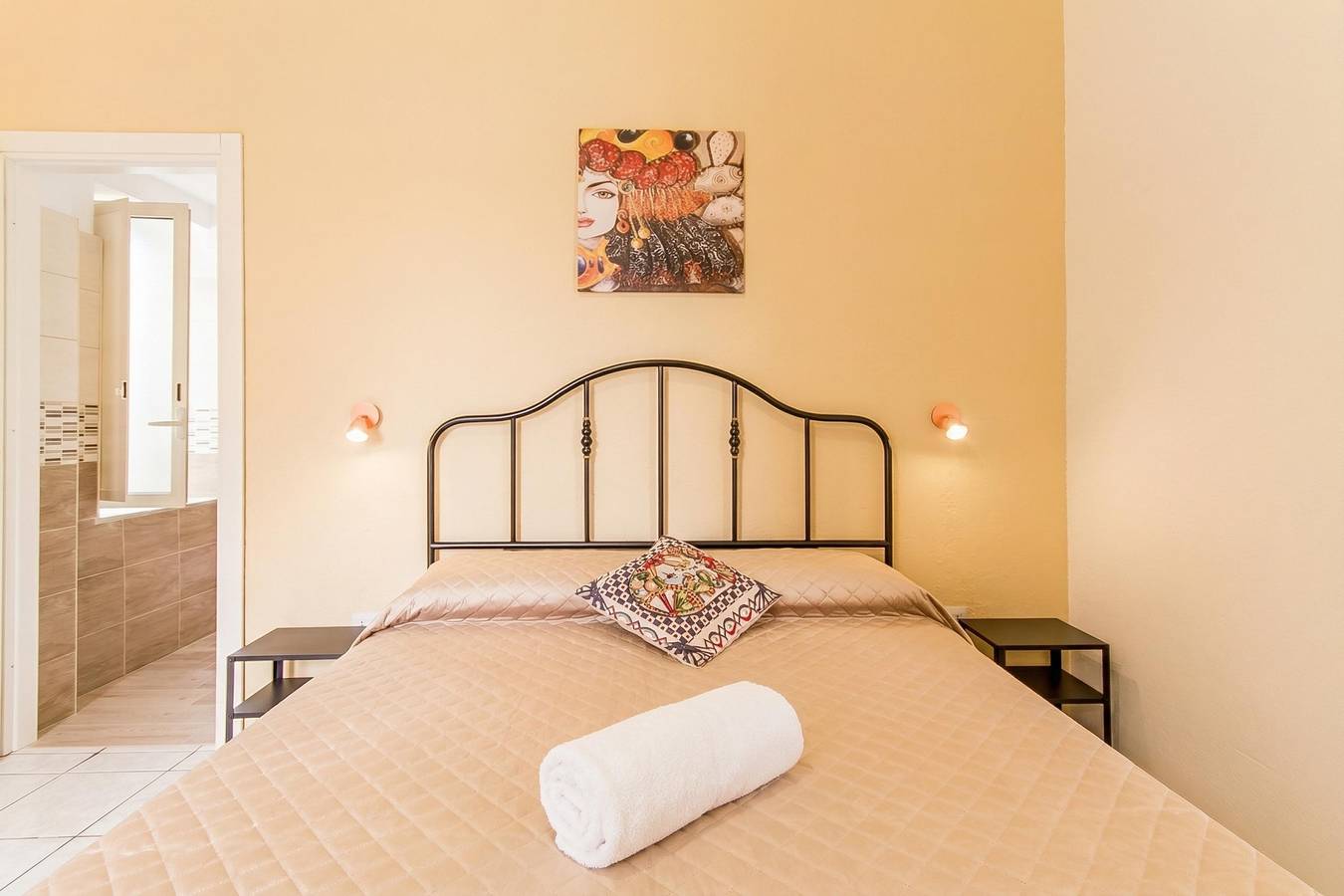 Hel lägenhet, Lägenhet för 7 Personer med balkong in Catania, Catania provins