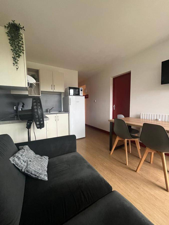 Gîte pour 4 personnes, avec Terrasse et Jardin ainsi que Piscine et Vue à Souraïde - 3