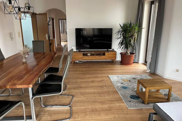 Ferienwohnung für 8 Personen, mit Balkon und Garten