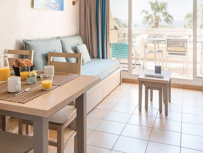 Camping pour 4 personnes, avec bassin pour enfant, adapté aux familles à Roquebrune-sur-Argens - 2