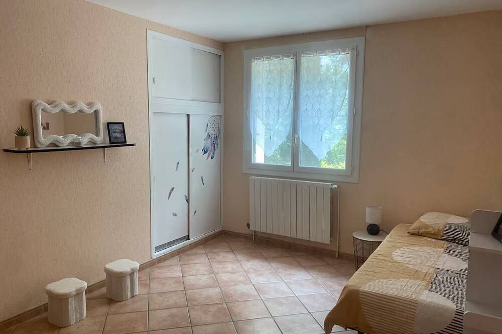 L'Orée Haut. 8-bed house in the Luberon regional nature park in Mane, Parc naturel régional du Luberon