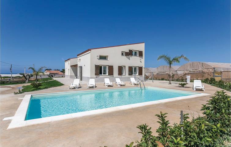 Location de vacances pour 13 personnes, avec piscine ainsi que terrasse et jardin, adapté aux familles à Ragusa - 2