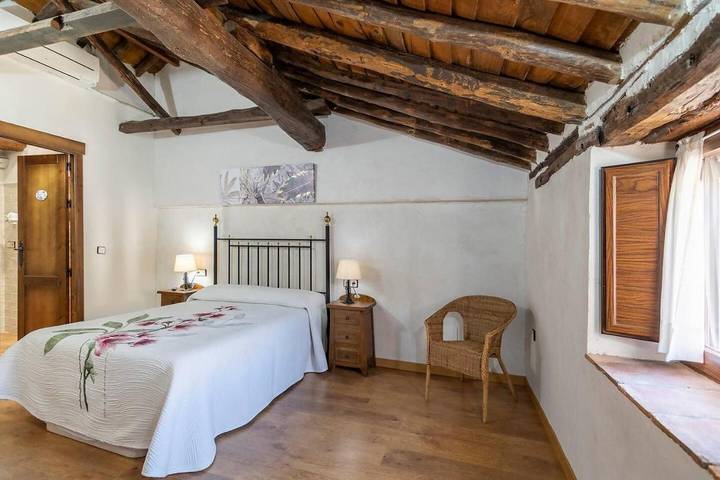Casa rural para 12 personas, con Balcón y Jacuzzi además de Terraza y Jardín en Montes de Toledo - 4