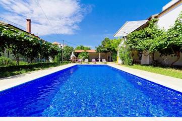 Ferienhaus für 8 Personen, mit Pool und Garten, mit Haustier in Umag