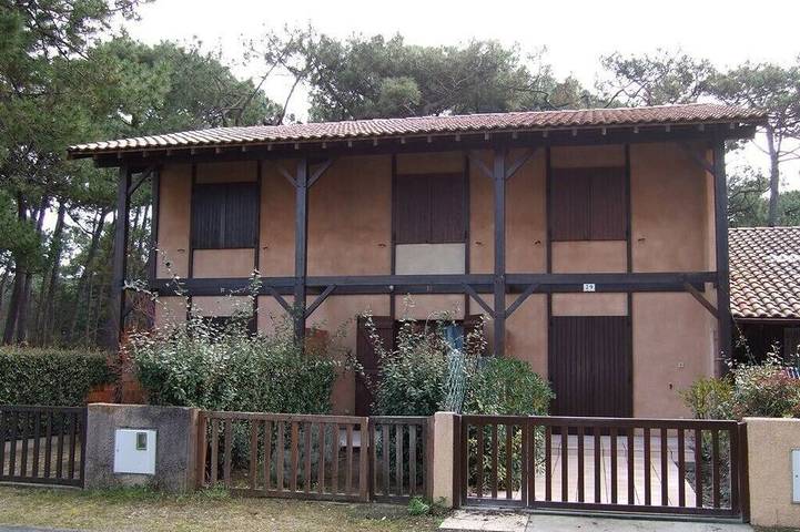 Gîte pour 6 personnes, avec terrasse et balcon/terrasse dans Office De Tourisme De Biscarrosse