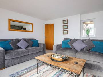 Cottage for 6 Guests in Wales, United Kingdom, Picture 3