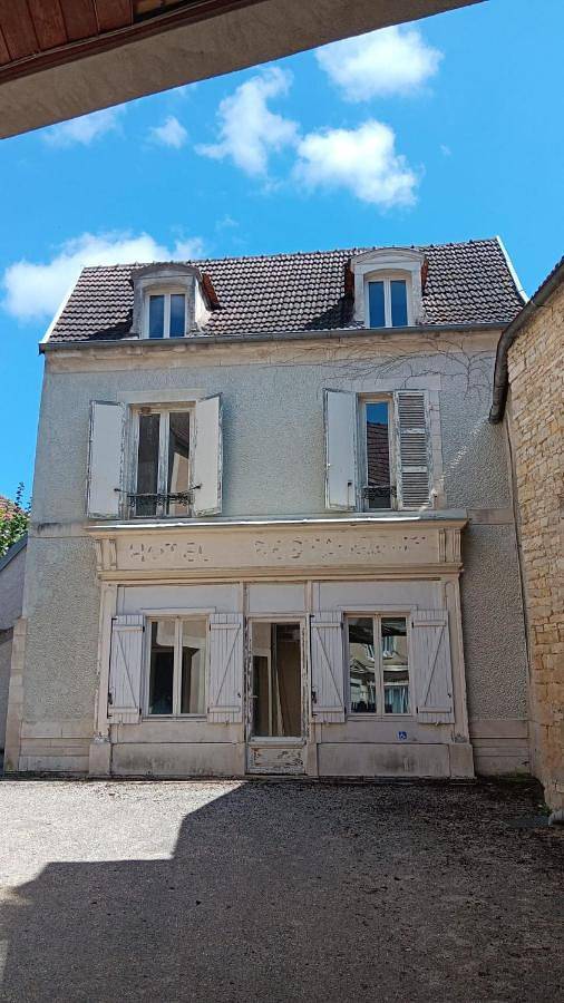 Gîte pour 4 personnes, avec piscine et terrasse ainsi que sauna et jacuzzi à Ancy-le-Franc - 2