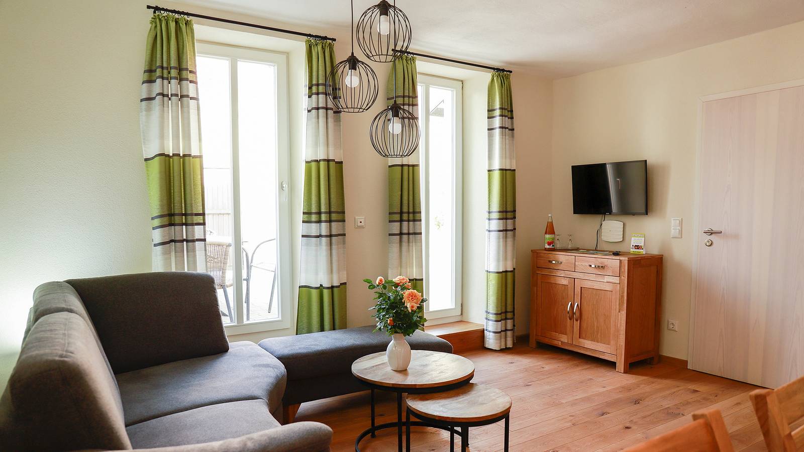 Ganze Wohnung, Ferienwohnung Kammer" mit privater Terrasse, Gemeinschaftsgarten und Wlan in Iphofen, Fränkisches Weinland