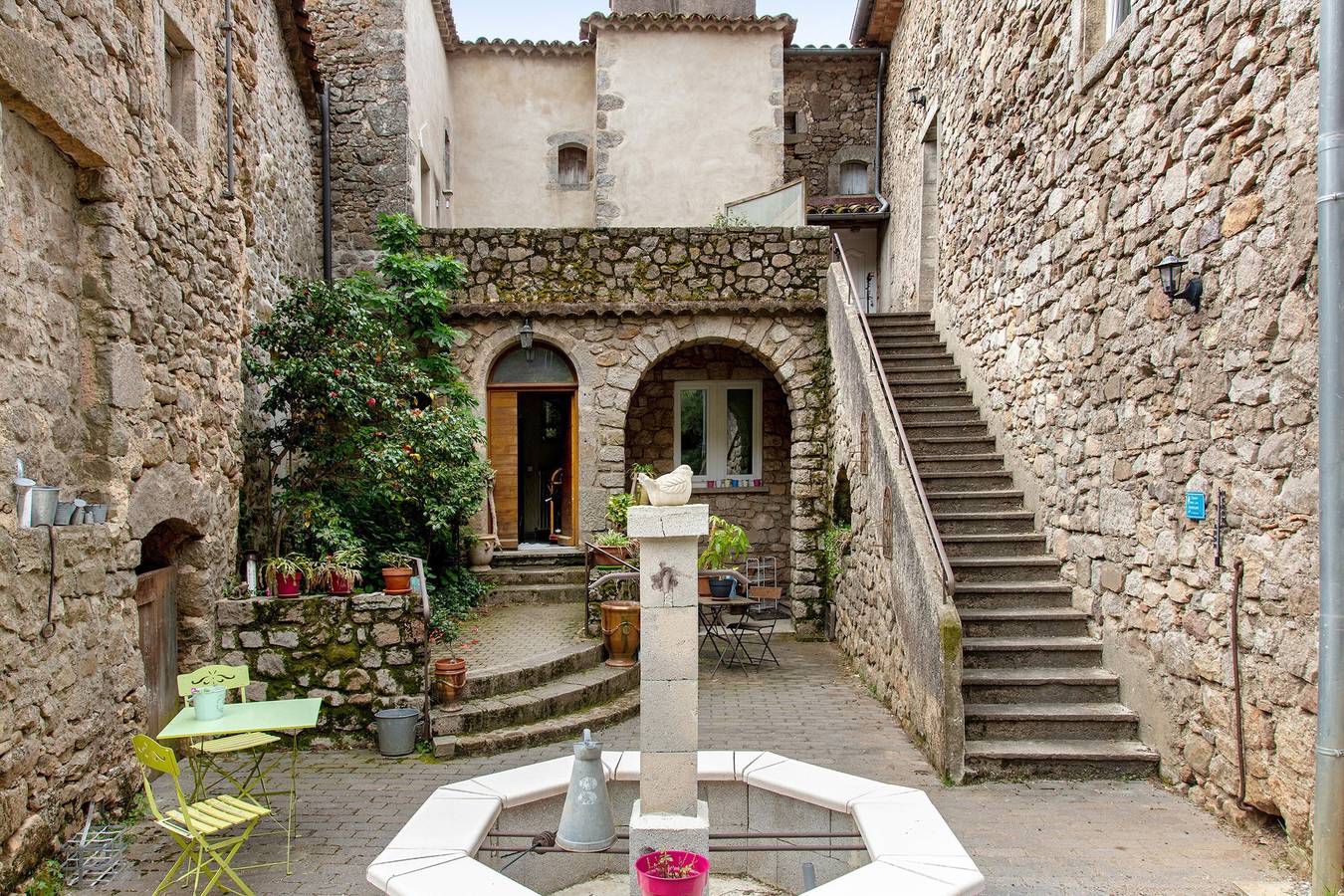 Apartamento entero, « Gîte - La Magnanerie » con vistas a la montaña, piscina compartida y Wi-Fi in Saint-Jean-du-Gard, Cevenas