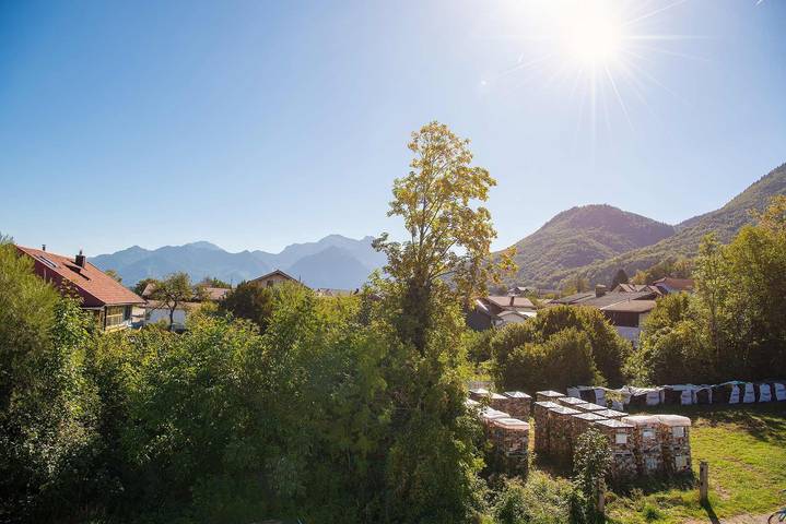 Ganze Ferienwohnung, Beim Gruber - Ferienwohnung Sonnenseite mit Bergblick, 1 separates Schlafzimmer, WLAN in Rottau, Grassau