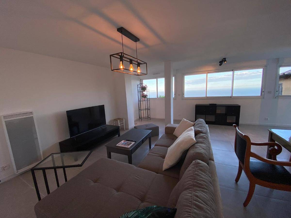 F1 4-Bedrooms Villa with Parking, Ac & Pool 8 to 10 guests in La Turbie, Côte méditerranéenne (France)