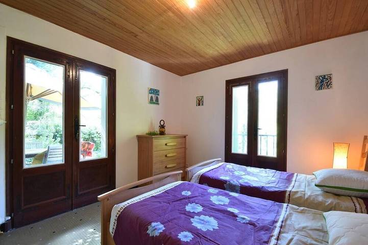 Location de vacances pour 8 personnes, avec terrasse et jardin à Yvias - 3