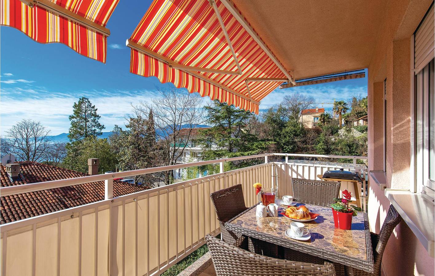 Ganze Ferienwohnung, Urlaub am Meer: 2-Zimmer-Wohnung mit Terrasse und Parkplatz in Rijeka, Primorje-Gorski Kotar