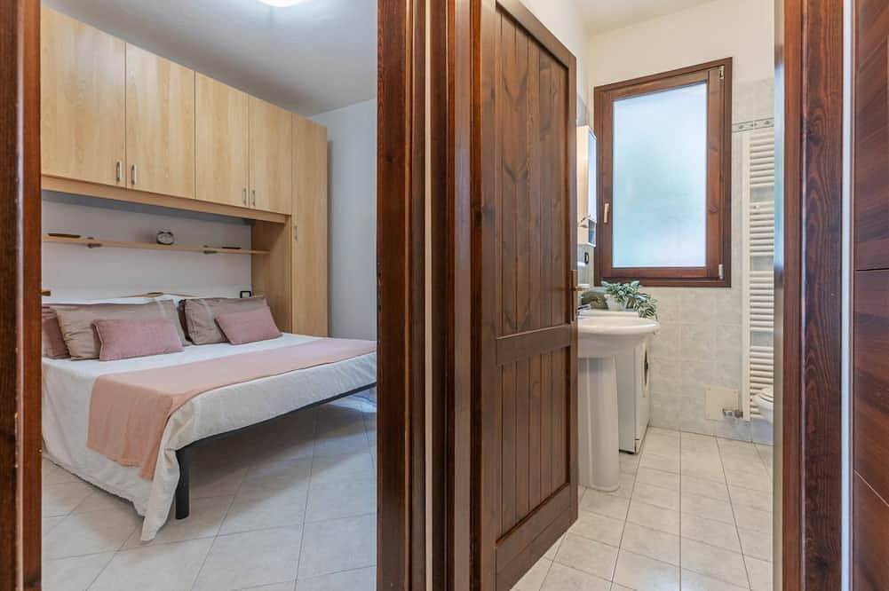 A cozy and comfortable 46 square meters villa, perfect for five people, with a private entrance on the ground floor.The property is conveniently located in Lido delle Nazioni: the beach, restaurants, bars, ice cream parlors, and a supermarket are just a in Lido delle Nazioni, Ferrara Province