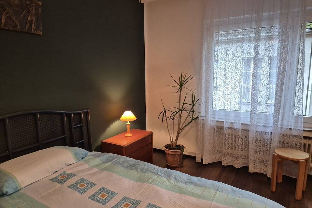 Ganze Wohnung, Klassisches Apartment mit künstlerischem Touch in Wuppertal, Bergisches Land