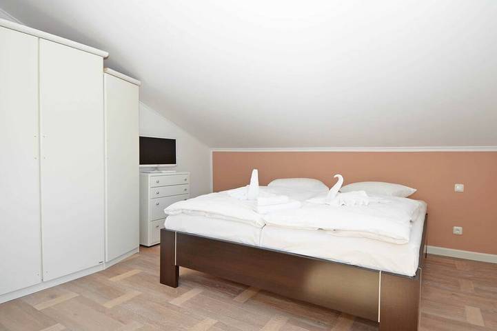 Ferienwohnung für 4 Personen, mit Balkon und Sauna in Zirkow - 3