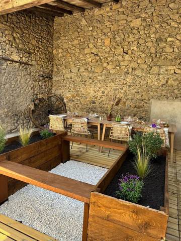 Gîte pour 6 personnes, avec terrasse à Pomas