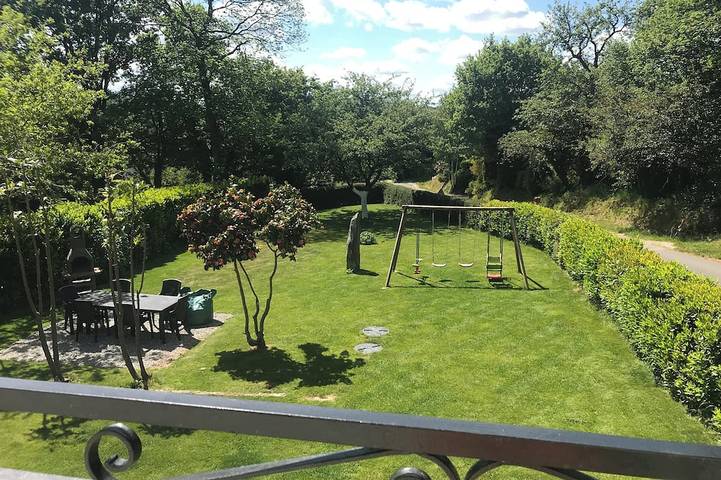 Location de vacances pour 8 personnes, avec sauna et jardin, animaux acceptés à Caurel