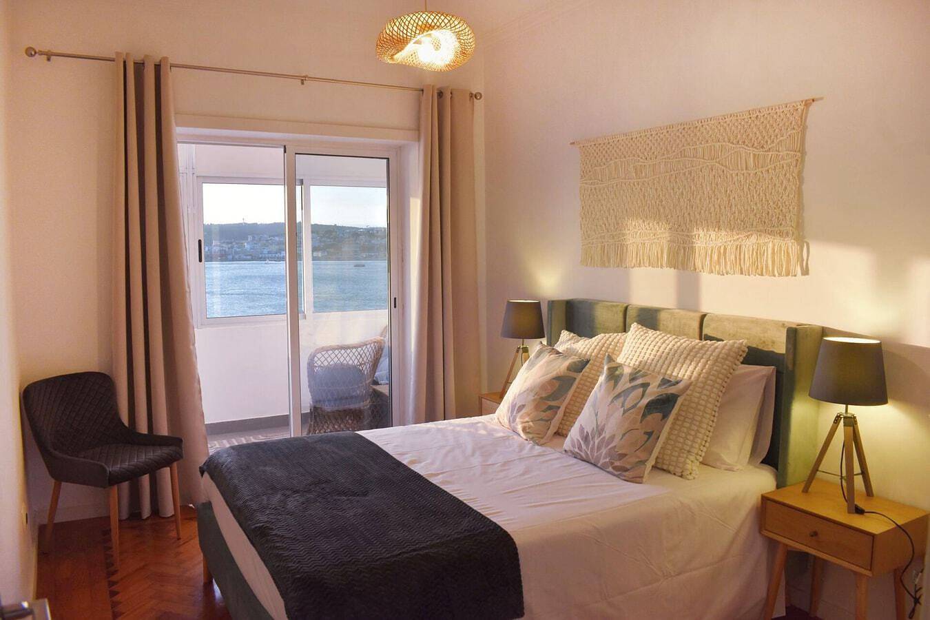 Ganze Wohnung, Flat in Cacilhas – Lisbon Stunning River Views in Almada, Halbinsel von Setúbal