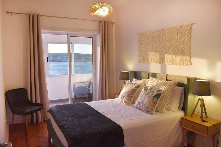 Apartamento entero, Apartamento de vacaciones para 4 personas con vistas al mar in Cacilhas, Almada
