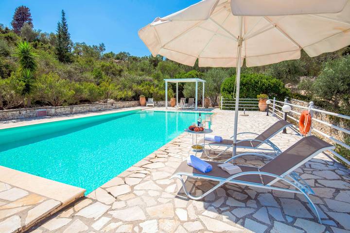 Location de vacances pour 4 personnes, avec jardin ainsi que vue et piscine dans Paxos - 4
