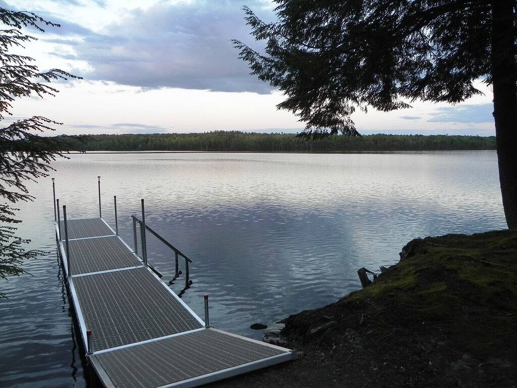 Der moderne Komfort von zu Hause mit einfachem Zugang zu Maines natürlicher Schönheit in Piscataquis County