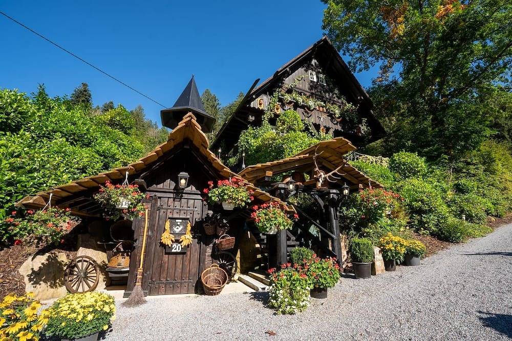 Schwarzwaldhaus Wolftal – Historisches Jagdanwesen, Park und Wildbach im Schwarzwald in Bad Rippoldsau-Schapbach, Mittlerer Schwarzwald