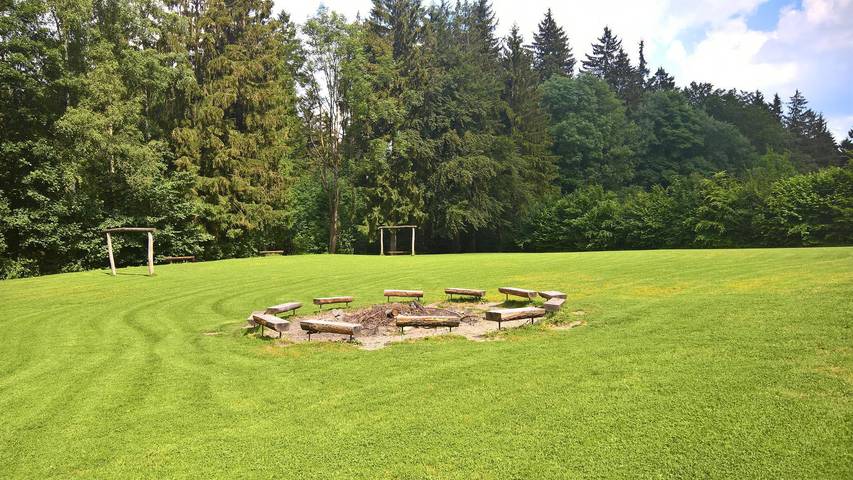 Ganze Ferienwohnung, Gruppen-Zeltplatz mit Blockhütte/Wc/Dusche in Hofbieber, Rhön-Hessen