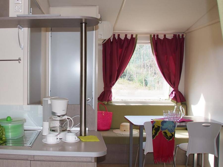 Camping Tikayan la Vallée du Paradis - Stacaravan 4 personen - Idaho Standaard. in Saint-Raphaël, Massif de l'Esterel