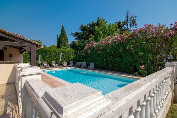 Location de vacances pour 10 personnes, avec piscine et jardin, adapté aux familles à La Roquette-sur-Siagne - 2