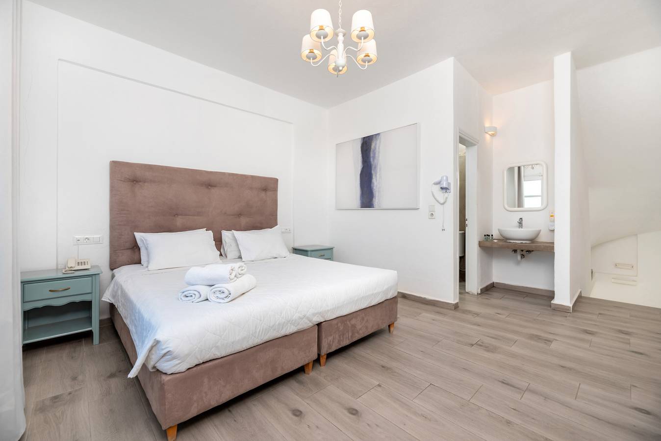Appartement 'Maisonette' avec vue sur la montagne, Wi-Fi et climatisation in Karterados, Santorin