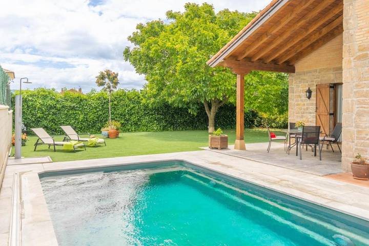 Casa rural con piscina para 8 personas, con jardín además de vistas y piscina, Se admiten mascotas en Navarra - 2