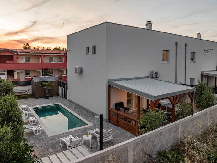 Villa pour 10 personnes, avec Terrasse dans Vir