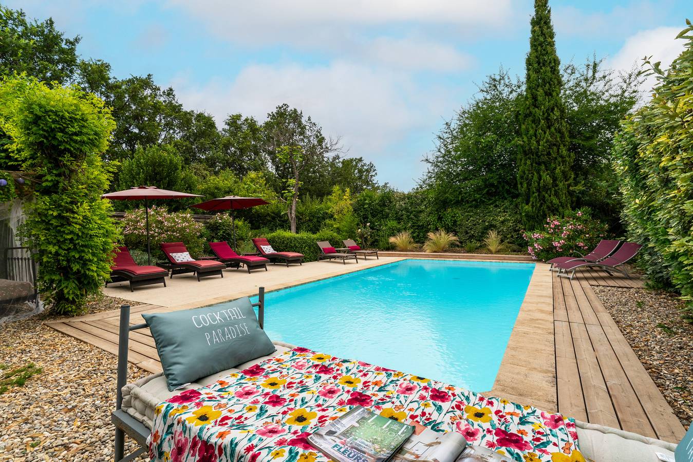 Cottage "Au Coeur Du Vaucluse" with Shared Pool, Private Terrace & Wi-Fi in Malemort-du-Comtat, Parc naturel régional du Mont-Ventoux