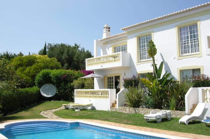 Holiday rental for 6 people, with pool and garden as well as terrace, with pets in Praia da Luz
