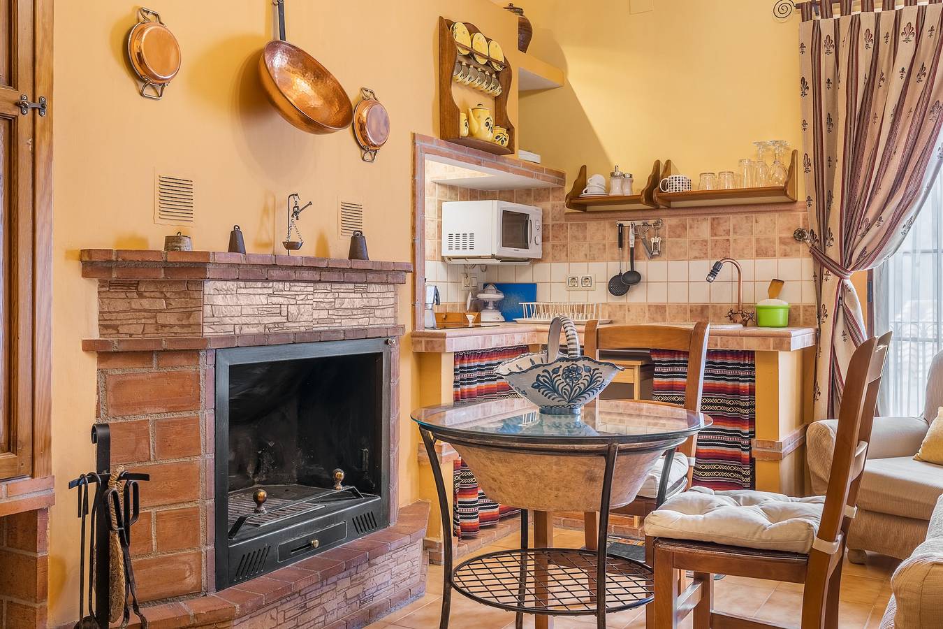Casa de vacaciones 'Albahaca' con vistas a la montaña, Wi-Fi y aire acondicionado in Hinojares, Parque natural de las Sierras de Cazorla y Segura