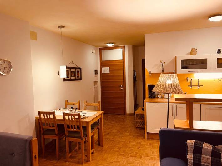 Ganze Wohnung, Ferienwohnung 'Residenz Zirmer Wohnung Feuer' mit Bergblick, Gemeinschaftsgarten und Wlan in Tiosels, Kastelruth
